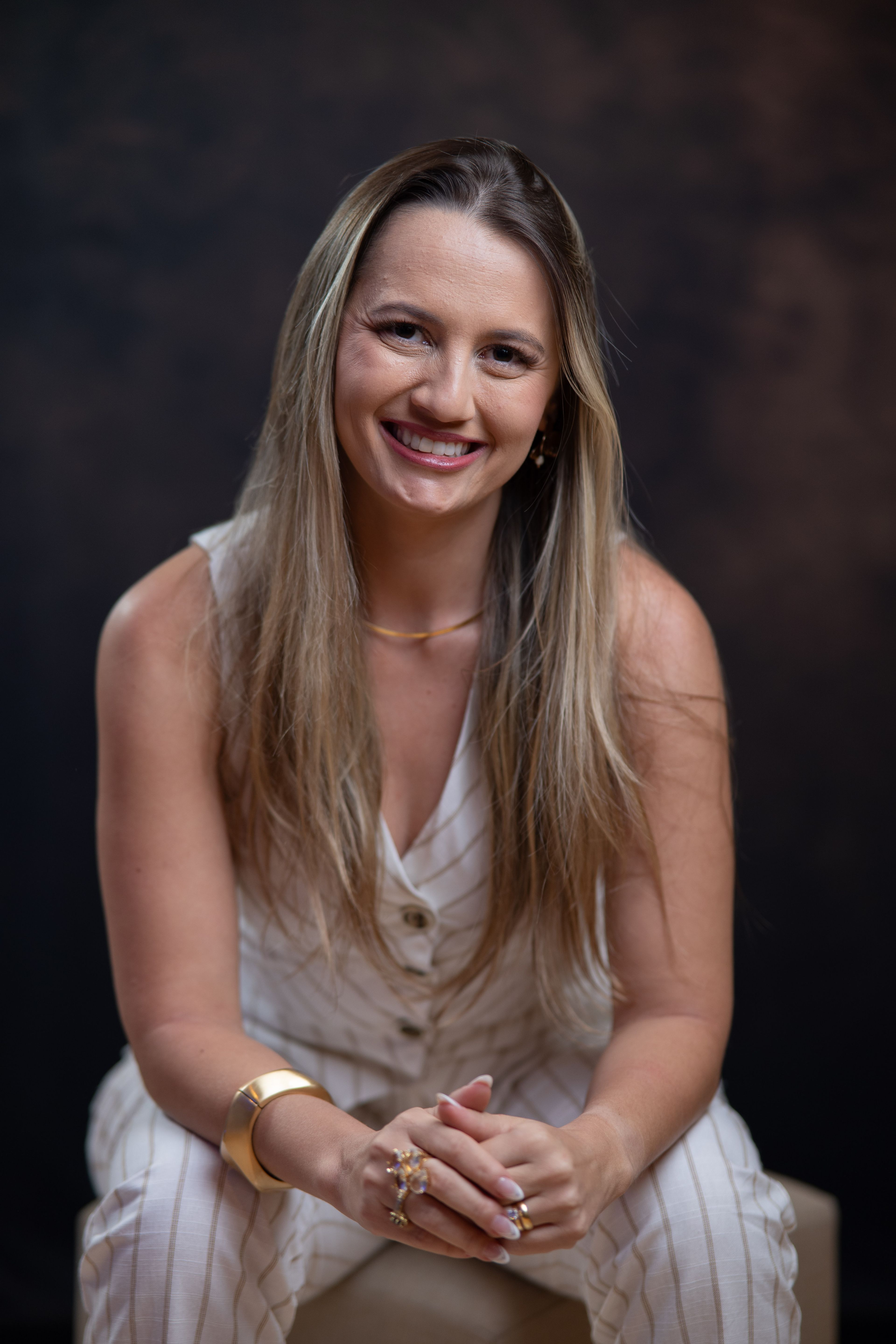 Jéssica Alves sorrindo